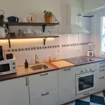 Lägenhet Riverfront 2 Bedrooms With Balcony
