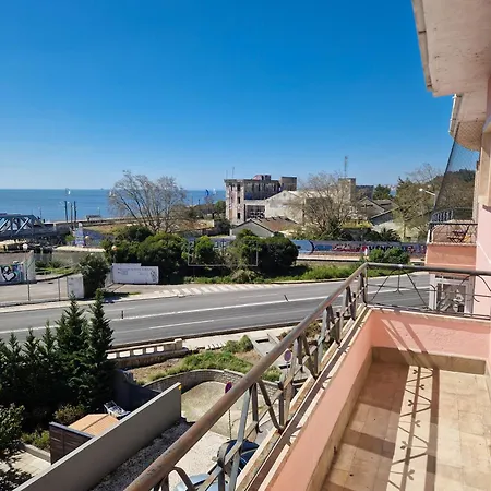 Riverfront 2 Bedrooms With Balcony Apartment Cruz Quebrada