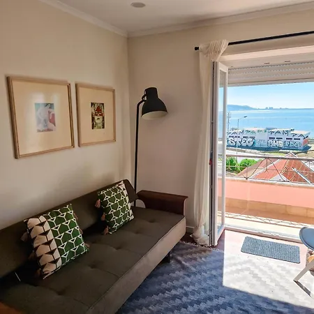 Riverfront 2 Bedrooms With Balcony *