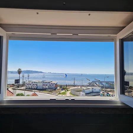 Riverfront 2 Bedrooms With Balcony *