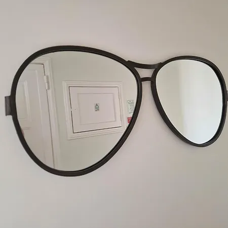 Riverfront 2 Bedrooms With Balcony Apartmán