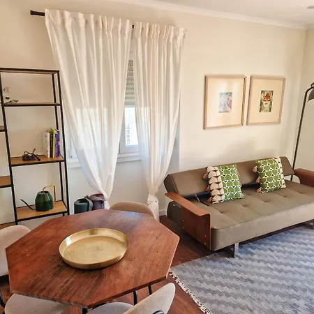 Riverfront 2 Bedrooms With Balcony Apartment