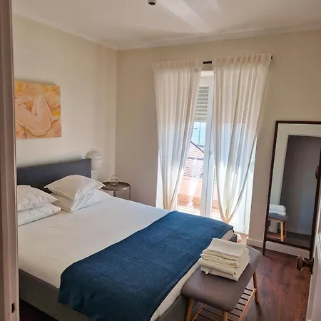 Apartmán Riverfront 2 Bedrooms With Balcony