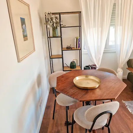 Riverfront 2 Bedrooms With Balcony