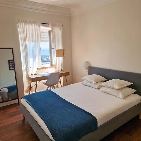 Apartment Riverfront 2 Bedrooms With Balcony *