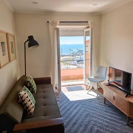 Riverfront 2 Bedrooms With Balcony Апартаменты