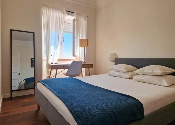 Διαμέρισμα Riverfront 2 Bedrooms With Balcony *