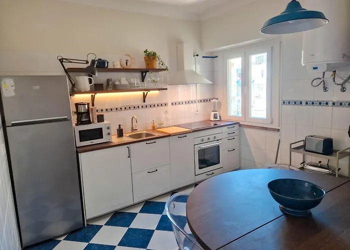 Riverfront 2 Bedrooms With Balcony