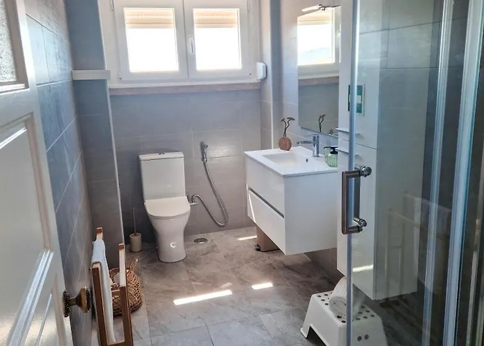 Riverfront 2 Bedrooms With Balcony