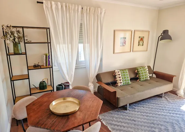 Riverfront 2 Bedrooms With Balcony Διαμέρισμα