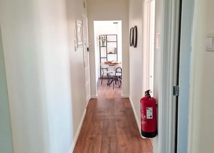 Διαμέρισμα Riverfront 2 Bedrooms With Balcony *