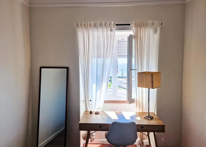 Riverfront 2 Bedrooms With Balcony Διαμέρισμα